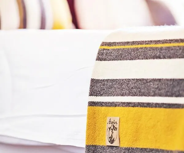 Orlov By Les Etincelles 木屋 *